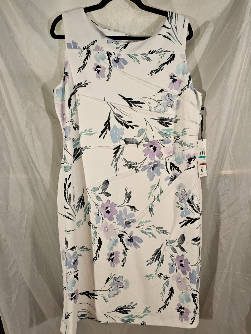 Calvin Klein pretty white dress with flowers. Size 16. NWT